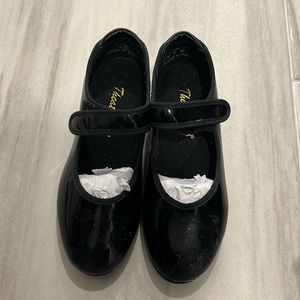 Toddler size 10.5 tap shoe